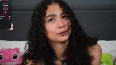 Snapshot of vicky_curly chatting on December 14, 3:01 am vicky_curly online show from December 14, 3:01 am