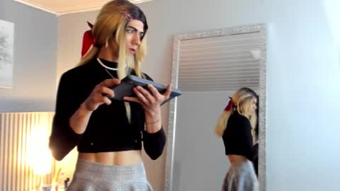  Vicky  online show from January 8, 2:41 pm