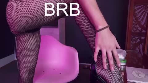 Snapshot of vicky_hot_x chatting on December 29, 1:24 am online show from December 29, 1:24 am