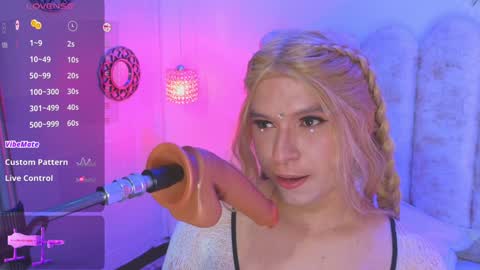 Snapshot of vicky_hot_x chatting on February 2, 4:37 am online show from February 2, 4:37 am