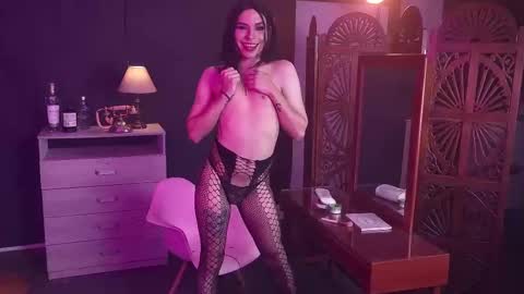 Snapshot of vicky_hot_x chatting on February 15, 9:37 pm online show from February 15, 9:37 pm