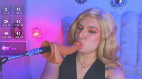 Snapshot of vicky_hot_x chatting on February 17, 12:43 am online show from February 17, 12:43 am