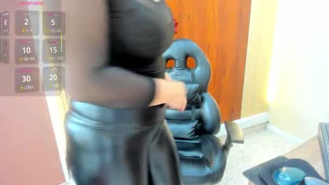 Snapshot of vickyjohnson1 chatting on December 20, 8:27 pm Vicky online show from December 20, 8:27 pm