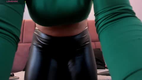 Snapshot of vickyjohnson1 chatting on January 18, 8:01 pm Vicky online show from January 18, 8:01 pm