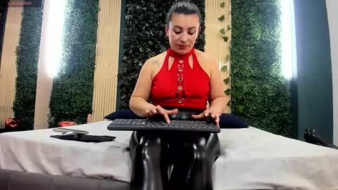 Snapshot of vickyjohnson1 chatting on February 10, 9:08 pm Vicky online show from February 10, 9:08 pm