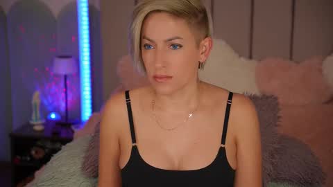 vickysecret96 online show from October 14, 4:41 pm