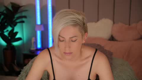 vickysecret96 online show from April 30, 3:07 pm