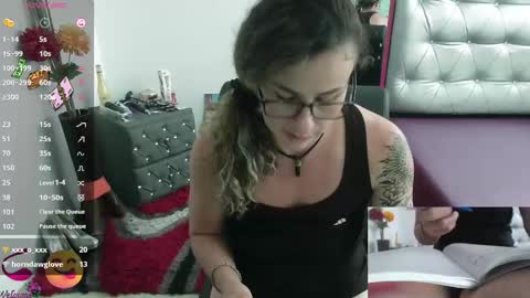 Snapshot of vickysexyx chatting on February 19, 7:38 pm Valentina online show from February 19, 7:38 pm