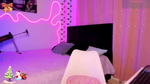 Snapshot of vickysth1 chatting on December 2, 10:38 pm VICTORIA 3 online show from December 2, 10:38 pm