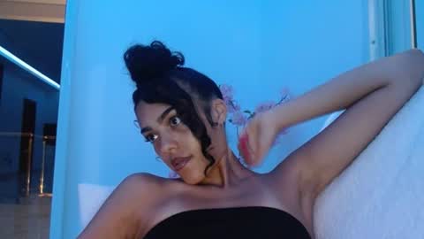 Goddess Victory  online show from June 22, 4:09 am