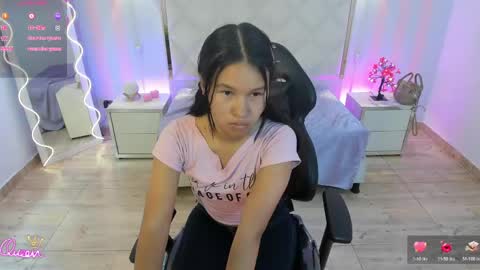 Snapshot of victoria1_tay chatting on June 5, 8:03 pm victoria1_tay online show from June 5, 8:03 pm