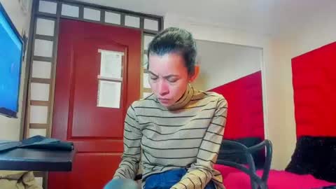 Snapshot of victoria__grey_ chatting on May 21, 8:27 pm Victoria grey online show from May 21, 8:27 pm