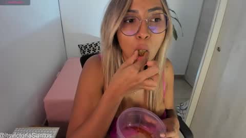 Snapshot of victoria__winner chatting on October 28, 3:10 am Victoria Santos online show from October 28, 3:10 am