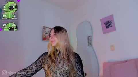 Snapshot of victoria_alien chatting on May 22, 3:39 pm Victoria independent model online show from May 22, 3:39 pm
