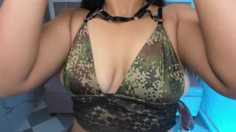 victoria_b_ online show from September 28, 12:43 pm