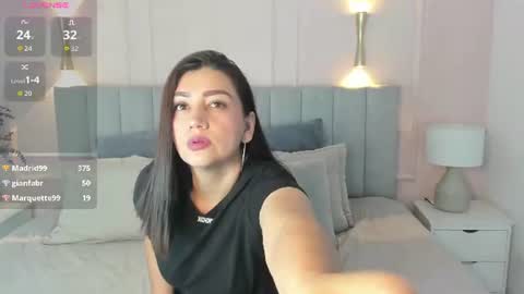 Snapshot of victoria_bourne chatting on June 18, 7:07 pm victoria online show from June 18, 7:07 pm