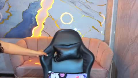 victoria_castillo_b online show from April 25, 7:44 pm