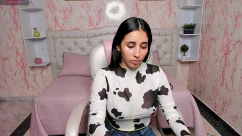 Snapshot of victoria_houston chatting on January 2, 7:18 pm Victoria Houston online show from January 2, 7:18 pm