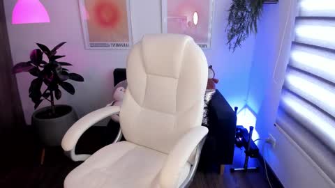 Snapshot of victoria_korss chatting on March 6, 1:35 pm Victoria  online show from March 6, 1:35 pm