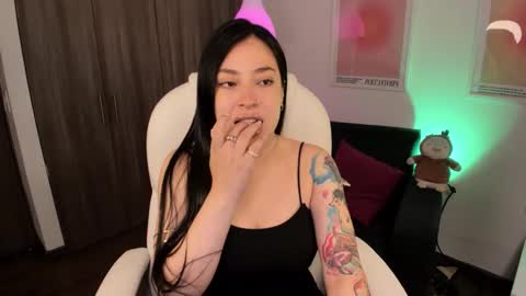 Snapshot of victoria_korss chatting on November 13, 7:40 am Victoria online show from November 13, 7:40 am