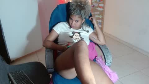 Snapshot of victoria_miler chatting on December 12, 1:32 am VICKY online show from December 12, 1:32 am