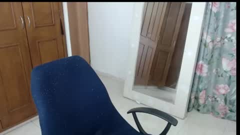 Snapshot of victoria_milf06 chatting on June 24, 9:30 am victoria online show from June 24, 9:30 am