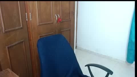 Snapshot of victoria_milf06 chatting on August 8, 3:41 am victoria online show from August 8, 3:41 am