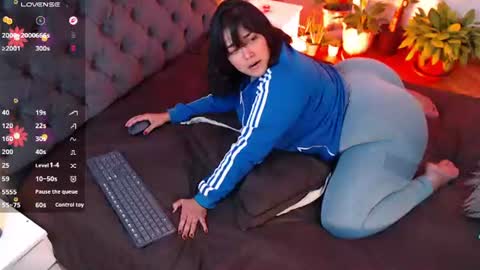 Snapshot of victoria_monteroo chatting on June 18, 1:17 am Call me Vic online show from June 18, 1:17 am