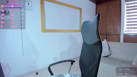 Snapshot of victoria_mooree chatting on November 8, 5:12 pm Victoria Everyday From 1400 to 2130 Col Time online show from November 8, 5:12 pm