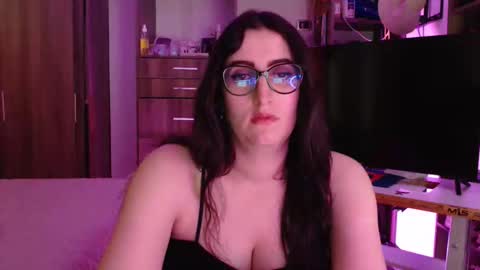 Snapshot of victoria_riider chatting on May 7, 8:36 pm Victoria online show from May 7, 8:36 pm