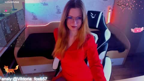 Snapshot of victoria_the_fox chatting on January 7, 8:13 am    -   The Divine Fox online show from January 7, 8:13 am