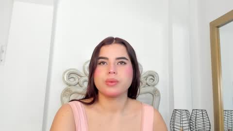 Snapshot of victoria_vallejo chatting on February 24, 11:32 am victoria  online show from February 24, 11:32 am