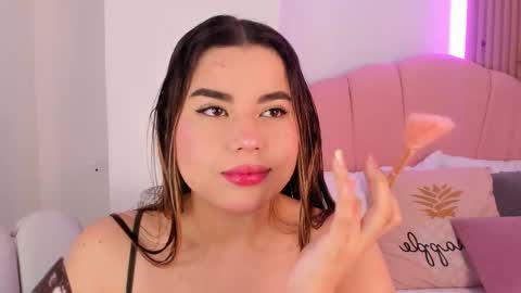 Snapshot of victoria_vallejo chatting on December 3, 11:30 am victoria online show from December 3, 11:30 am