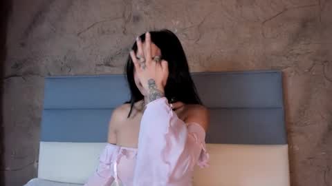 Snapshot of victoriaa2_doll chatting on November 17, 1:17 pm victoriaa2_doll online show from November 17, 1:17 pm