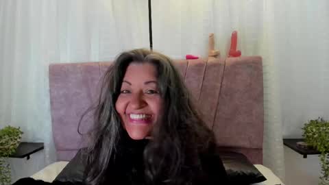 victoriaa_anderson_ online show from May 6, 6:24 pm