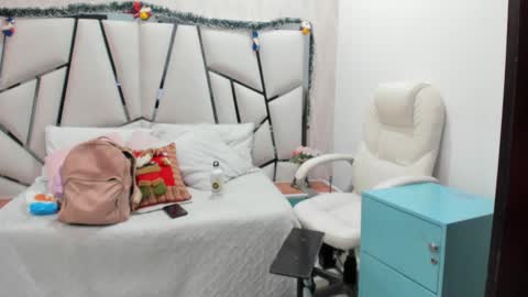 Victoria Sofia online show from December 21, 7:10 pm