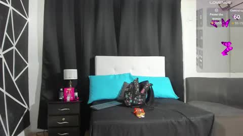 Snapshot of victoriaa_zans chatting on October 4, 10:02 am Victoria Zans online show from October 4, 10:02 am