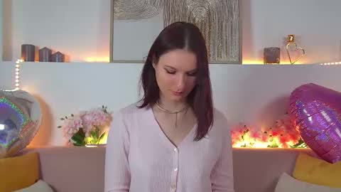 Snapshot of victoriaardern chatting on February 15, 6:23 am Victoria online show from February 15, 6:23 am