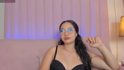 Vicky online show from December 3, 7:45 pm