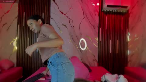 Victoria  online show from November 3, 8:54 pm