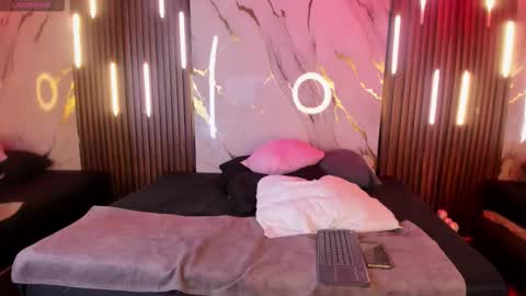 Victoria  online show from November 5, 9:04 pm