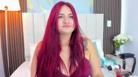 Snapshot of victoriaguzman_ chatting on June 10, 5:12 pm Victoria online show from June 10, 5:12 pm