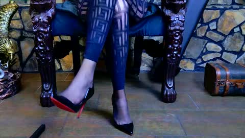 Snapshot of victoriaheller chatting on November 30, 5:00 am Victoria Heller online show from November 30, 5:00 am