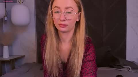 Snapshot of victorialight chatting on November 10, 5:50 am Victoria online show from November 10, 5:50 am