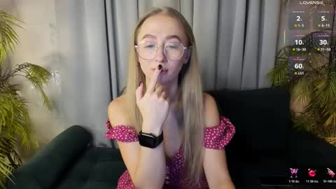 Snapshot of victorialight chatting on November 27, 6:15 am Victoria online show from November 27, 6:15 am