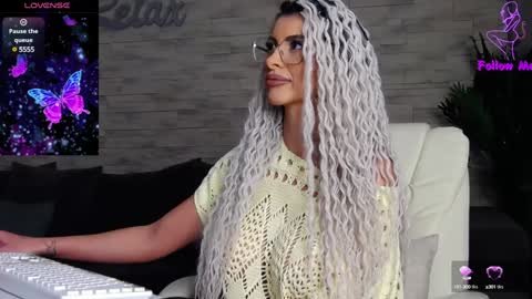 Snapshot of victoriamazze chatting on December 16, 1:21 am Victoria online show from December 16, 1:21 am