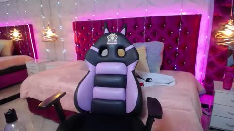 victoriaprins online show from March 16, 7:18 pm