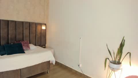 Snapshot of victoriaregia1 chatting on January 10, 11:43 am Maria Victoria online show from January 10, 11:43 am