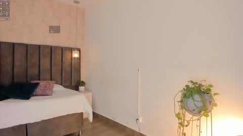 Snapshot of victoriaregia1 chatting on January 21, 11:35 am Maria Victoria online show from January 21, 11:35 am