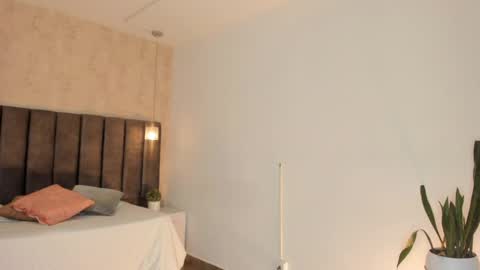 Snapshot of victoriaregia1 chatting on February 8, 11:44 am Maria Victoria online show from February 8, 11:44 am